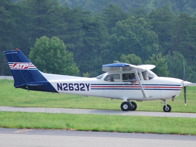 Cessna Skyhawk (N2632Y) - ATP AIRCRAFT 4 LLC taxiing to runway 2 at Concord Regional Airport / Concord, NC 7/31/11