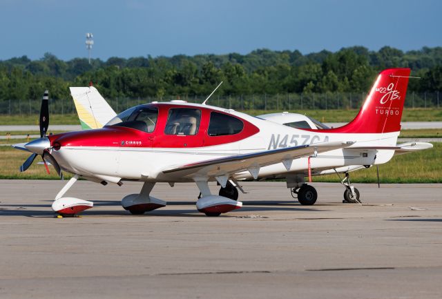 Cirrus SR-22 (N457CA)