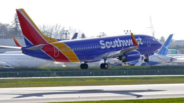 BOEING 737-300 (N644SW) - SWA8700 from KDAL on short final to Rwy 16R on 3/18/15. (ln 2869 / cn 28329). The aircraft will undergo maintenance at ATS.