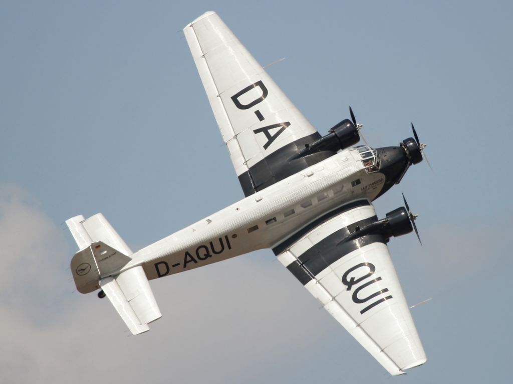 de Havilland Dash 8-400 (D-AQUI) - Flying Legends 2013.