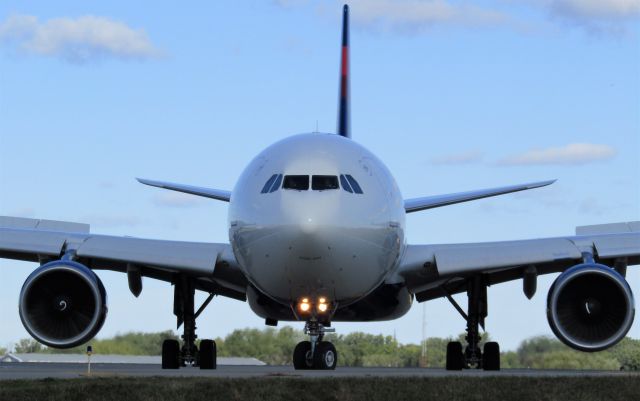 Airbus A330-300 (N816NW) - ******SELECT FULL FOR HD******br /br /br /br /br /br /Delta A330-300 arriving for the Buffalo Bills!br /br /br /br /br /br /******SELECT FULL FOR HD******