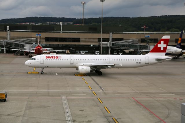 Airbus A321 (HB-IOM)