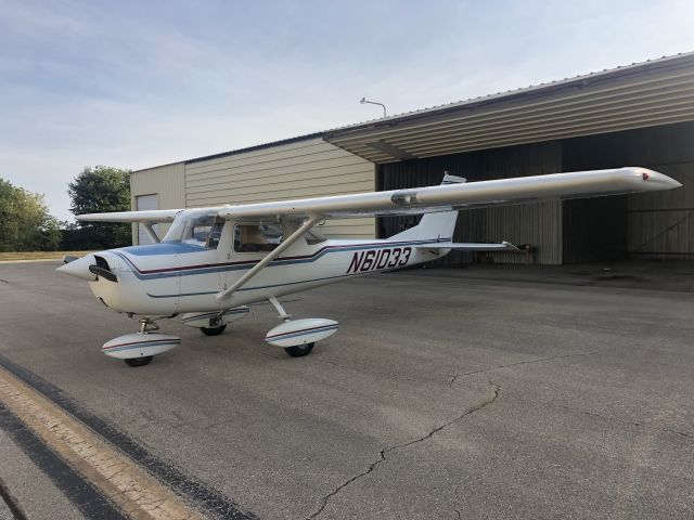 Cessna Commuter (N61033) - hangar