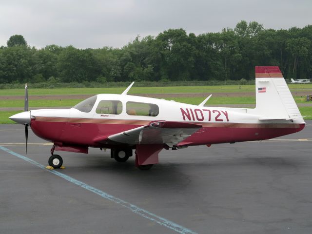 Mooney M-20 (N1072Y) - A very fast aircraft.