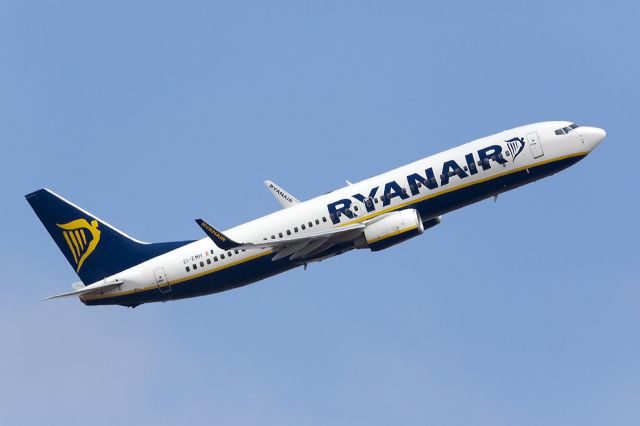 Boeing 737-800 (EI-EMH)