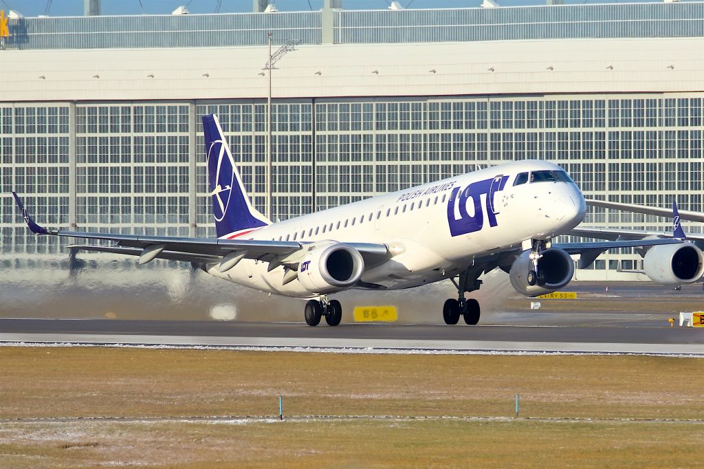 Embraer ERJ-190 (SP-LNE)