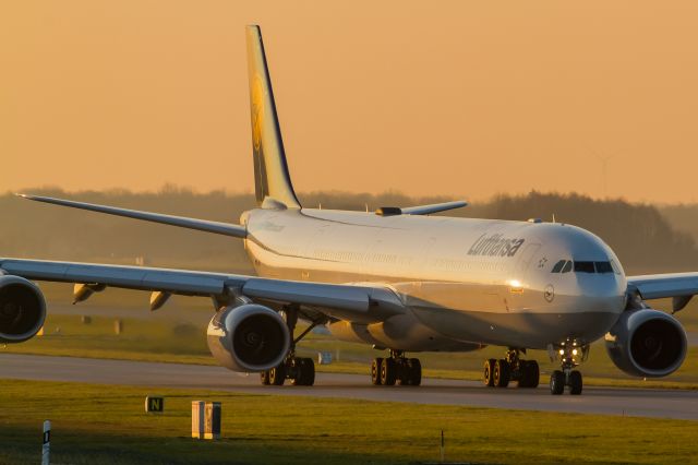 Airbus A340-600 (D-AIHV) - 03.12.2015