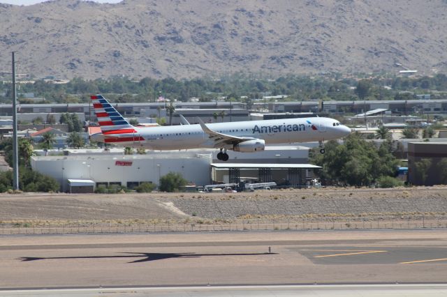 Airbus A321 (N901AA)