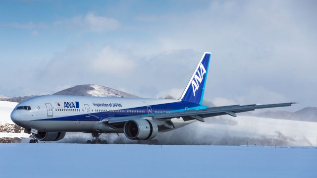 Boeing 777-200 (JA705A) - All Nippon Airways / Boeing 777-281br /Jan.10.2016 Hakodate Airport [HKD/RJCH] JAPAN