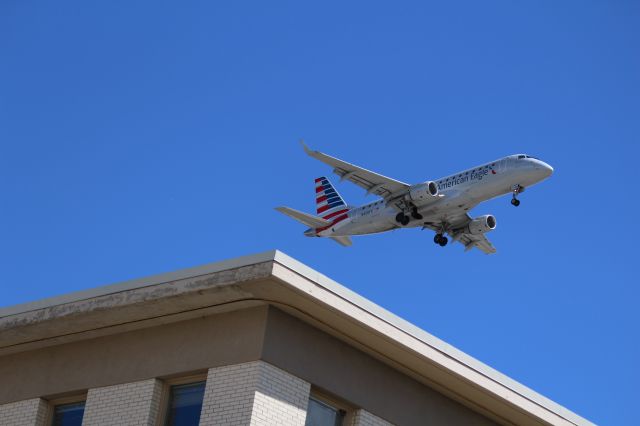 Embraer 170/175 (N408YX)