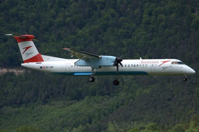 de Havilland Dash 8-400 (OE-LGM)