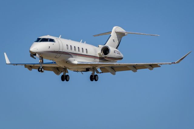 Canadair Challenger 350 (N772QS) - Arrival KLAX photographed from Proud Bird patio.