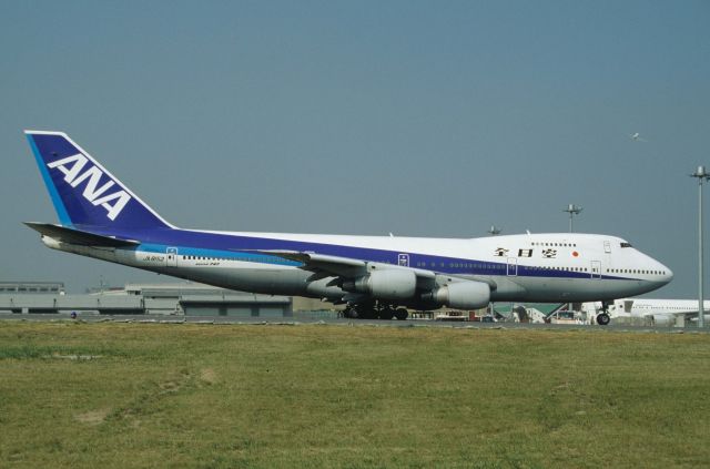 BOEING 747SR (JA8152) - Taxing at Tokyo-Haneda Intl Airport on 1997/10/15