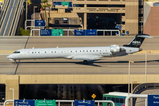 Canadair Regional Jet CRJ-900 (N925FJ) - Mesa Airlines CRJ900 taxiing at PHX on 9/17/22. Taken with a Canon 850D and a Canon EF 70-200mm f/2.8L IS II USM lens.