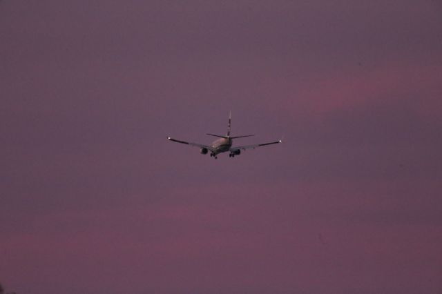 Boeing 737-800 (N528AS)