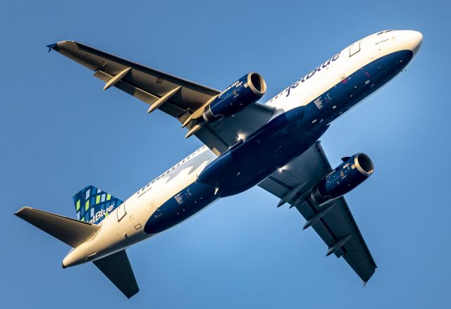 Airbus A320 (N527JL) - Airbus A320 'Blue Bayou' departs PBI heading north. Image taken from intercostal Nikon 850 300/f4