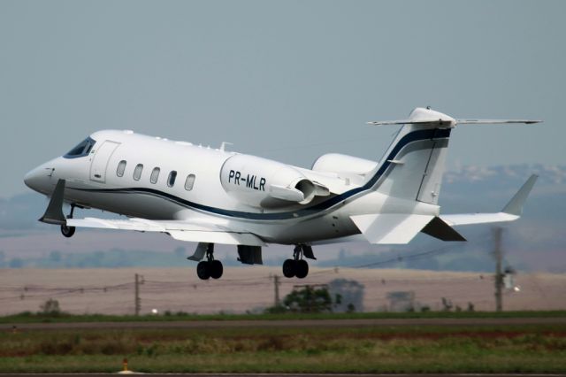 Learjet 60 (PR-MLR)