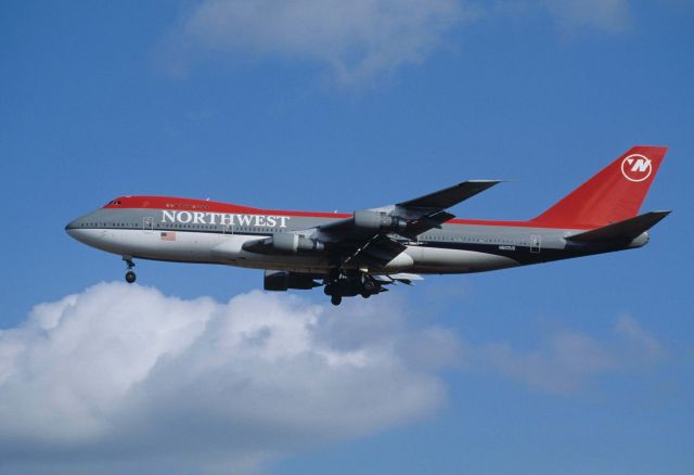 Boeing 747-200 (N622US) - Final Approach to Narita Intl Airport Rwy34 on 1991/01/02