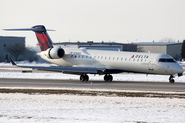 Canadair Regional Jet CRJ-700 (N740EV)