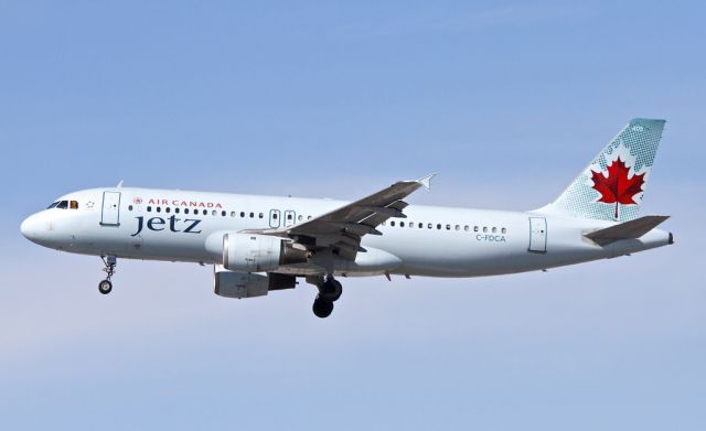 Airbus A320 (C-FDCA)