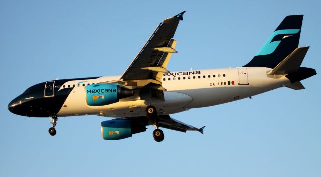 Airbus A319 (XA-UER) - Landing 30L