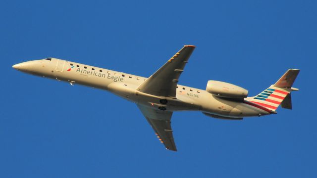 Embraer ERJ-145 (N611AE)