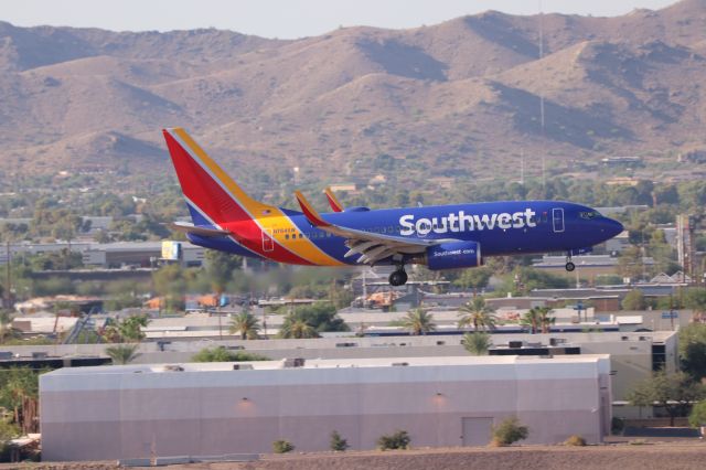 Boeing 737-700 (N764SW)