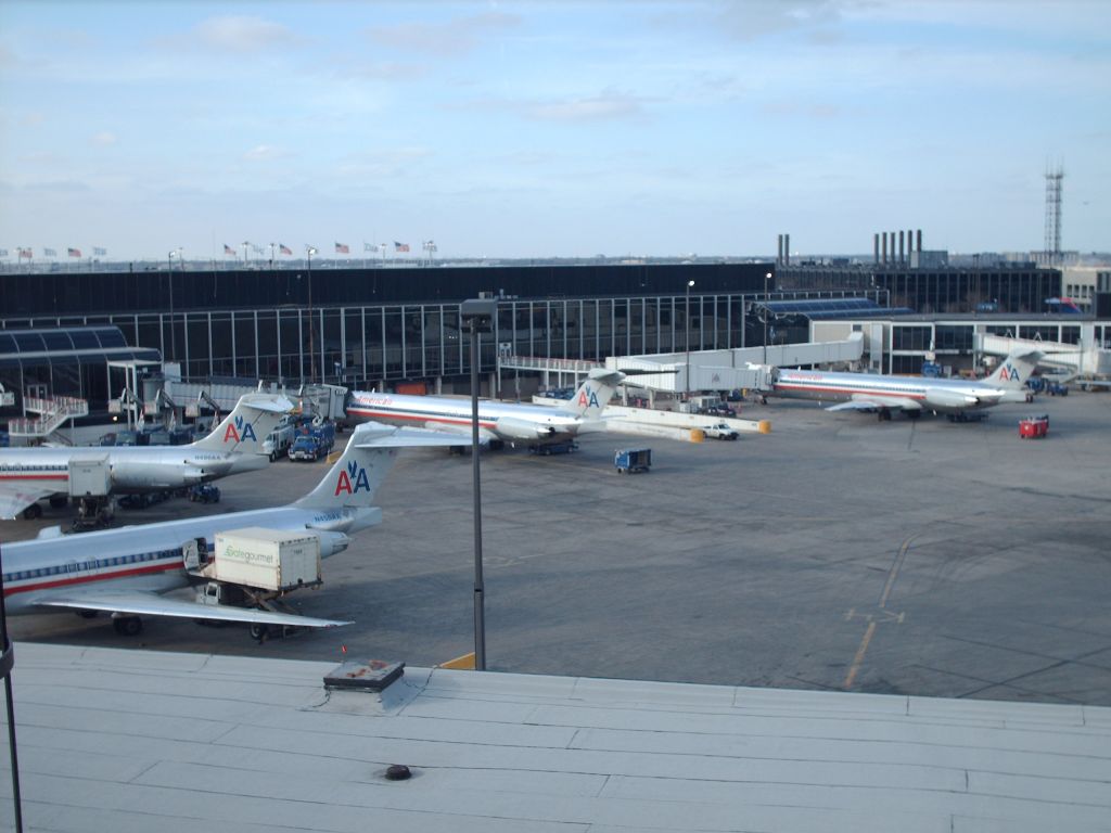 McDonnell Douglas MD-83 (N455AA)