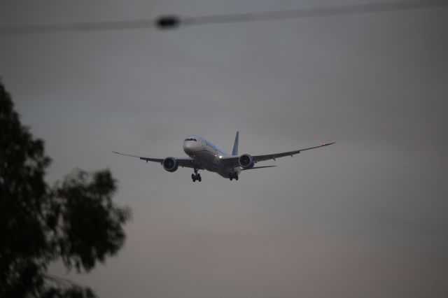 BOEING 787-10 Dreamliner —