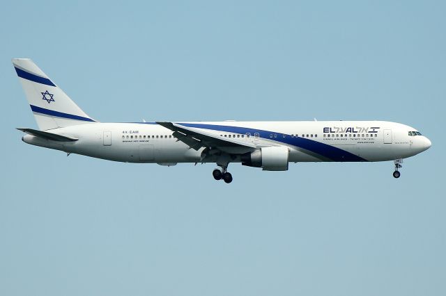 BOEING 767-300 (4X-EAM) - El Al 15 arriving from Tel Aviv over 9 hours late. LY 15 usually arrivies at 5:30 am