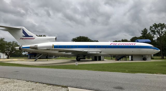 BOEING 727-200 —