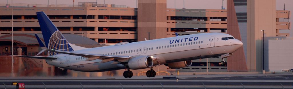 Boeing 737-700 (N38403) - phoenix sky harbor international airport 25JAN20