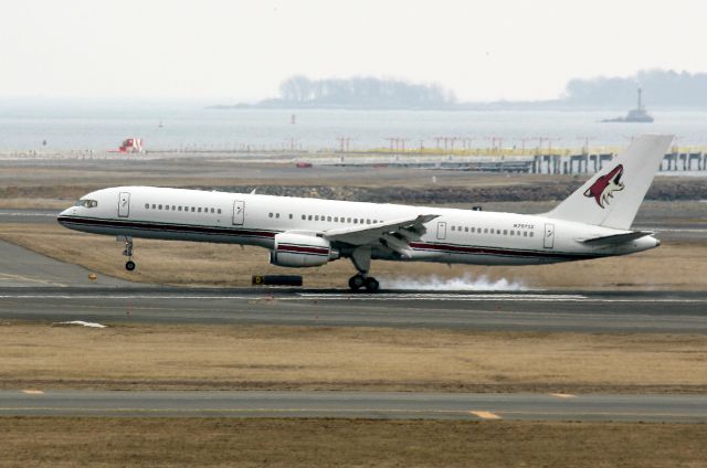 Boeing 757-200 (N757SS) - Paradigm 757 bringing the Phoenix Coyotes to town to play the Boston Bruins.