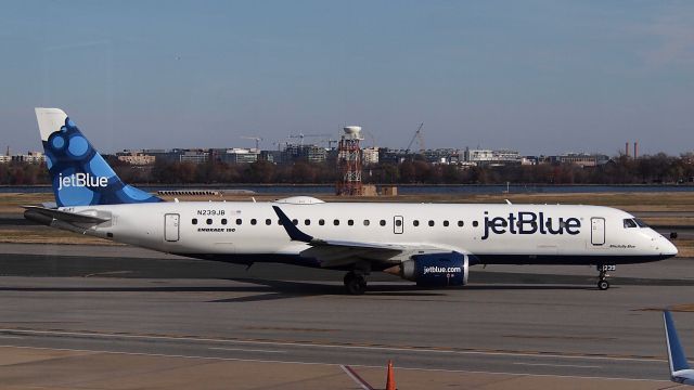 Embraer ERJ-190 (N239JB)