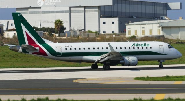 Embraer 175 (EI-RDF) - On landing RWT31 as AZ884