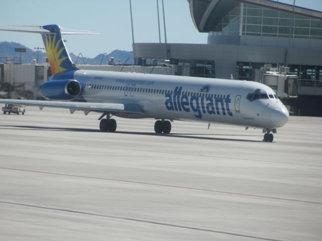 McDonnell Douglas MD-83 (N414NV)