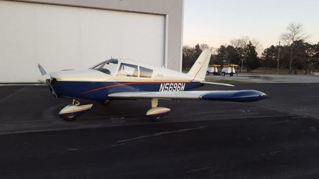 Piper Cherokee (N5696W)