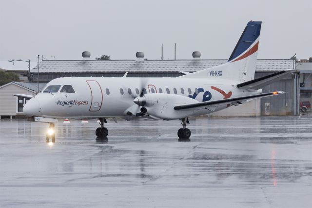 Saab 340 (VH-KRX) - Regional Express Airlines (VH-KRX) Saab 340B taxiing at Wagga Wagga Airport.