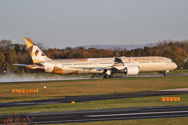 BOEING 787-10 Dreamliner (A6-BMB) - ETD16 rolling on the way home to AUH