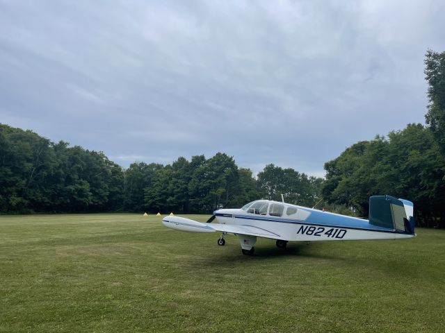 Beechcraft 35 Bonanza (N8241D)