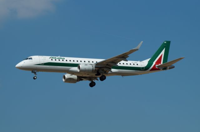 Embraer ERJ-190 (EI-RNC)