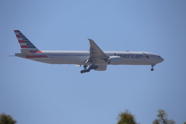 BOEING 777-300ER (N728AN)