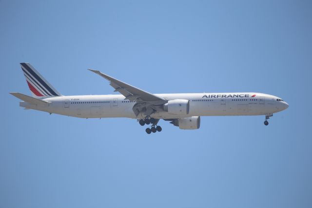 BOEING 777-300ER (F-GSQK)