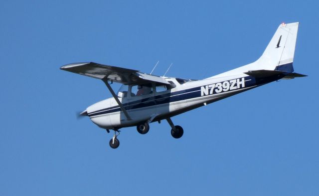 Cessna Skyhawk (N739ZH) - On final is this 1978 Cessna Skyhawk 172N in the Autumn of 2019.