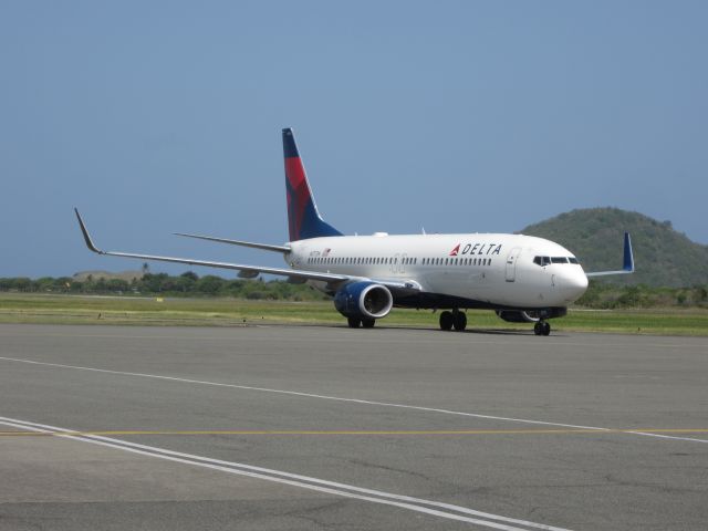 Boeing 737-800 (N3772H)