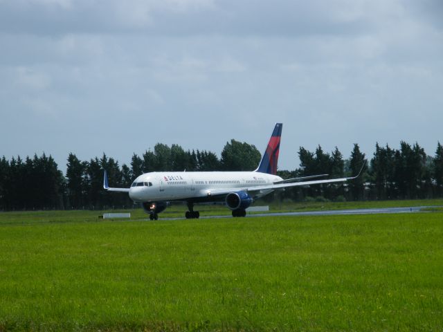 Boeing 757-200 (N712TW) - N712TW B757 EINN 07/06/14 DAL 223