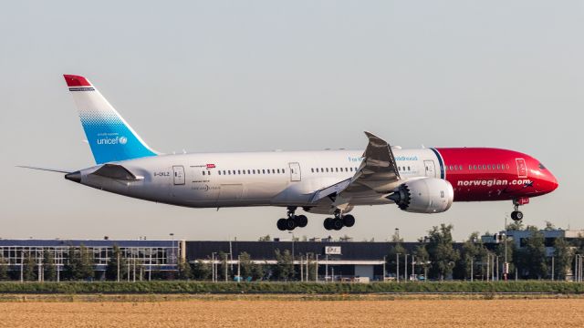 Boeing 787-9 Dreamliner (G-CKLZ)