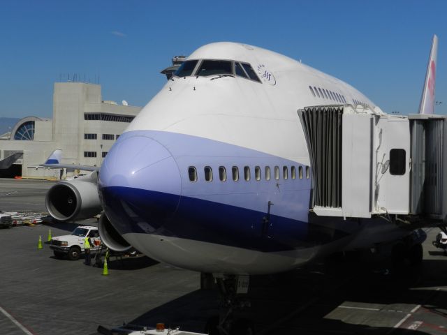 Boeing 747-400 (B-18212)