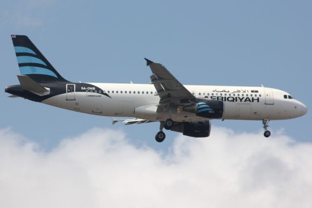 Airbus A320 (5A-ONB)