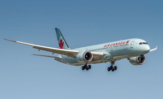 Boeing 787-9 Dreamliner (C-FNOH) - ACA2 on short finals for runway 23 at YYZ arriving from Tokyo, Narita